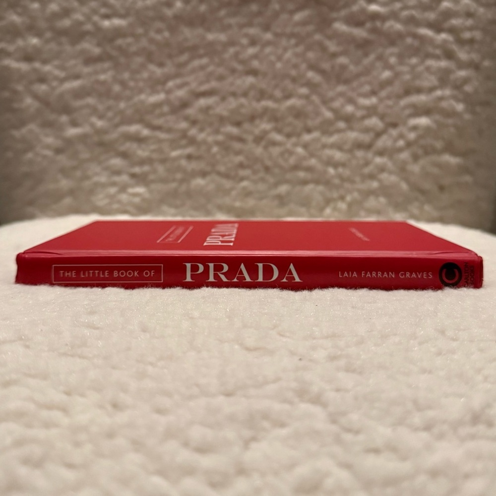 Fashion Books - Picture 6 of 10